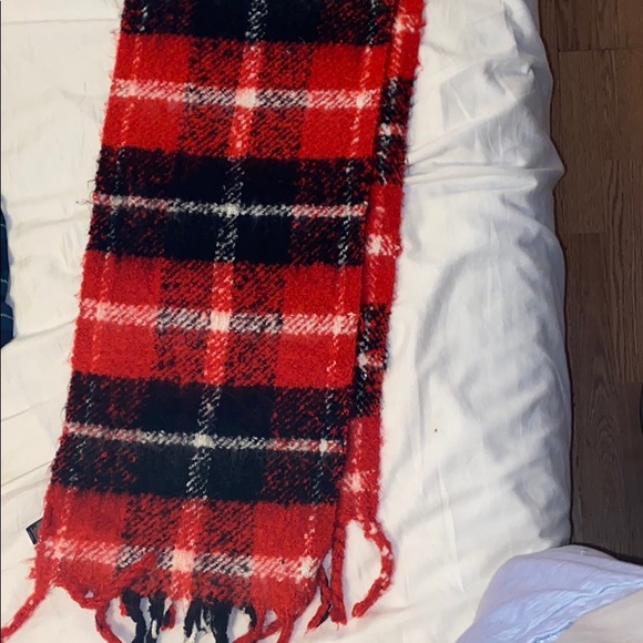 Plaid Victoria’s Secret Scarf - Picture 2 of 2
